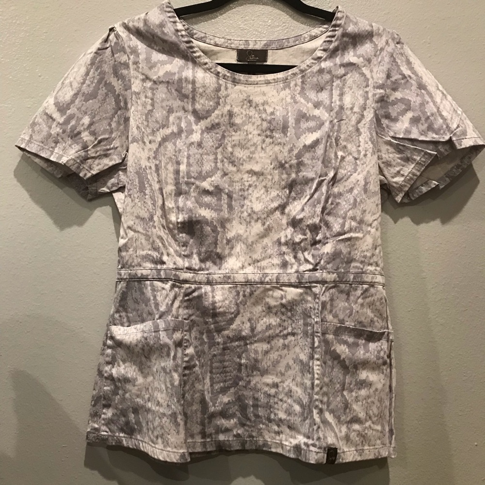 Jaanuu Scrub Top